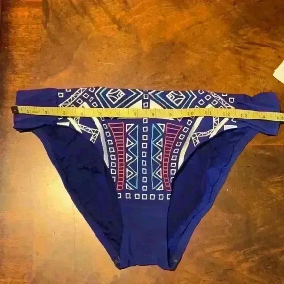 Trina Turk JAKARTA EMBROIDERED top Sz 8 and BOTTOM Sz 10 - Picture 7 of 11